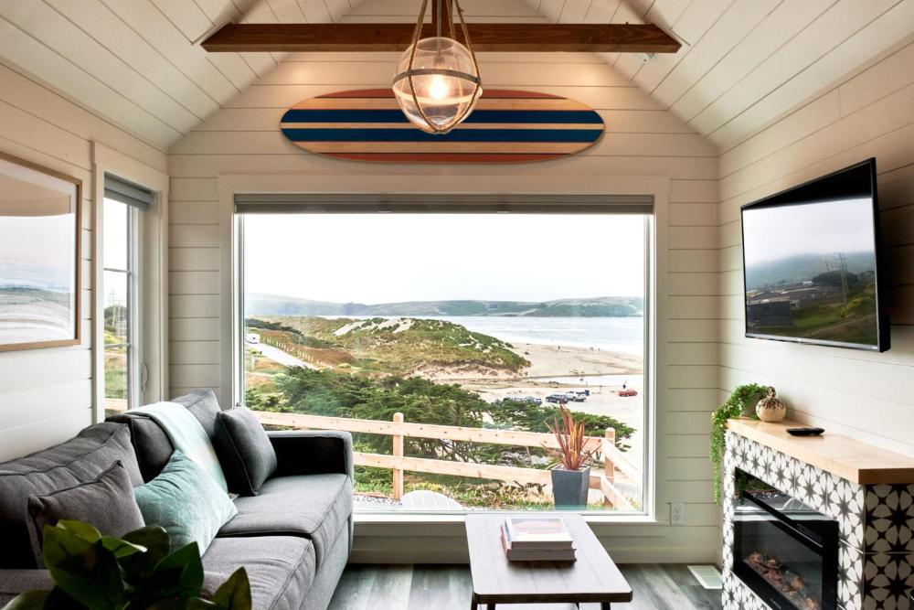 Queen Room with Sea View interior